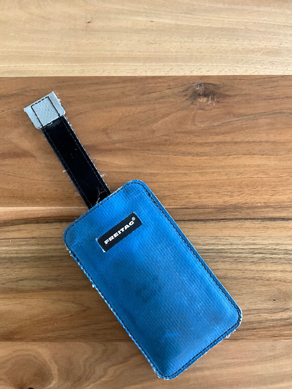 Freitag Cover & Protezioni schermo: Freitag iPhone Hülle / Kartenetui – Usato da Davos Clavadel venduto da panorama01 2