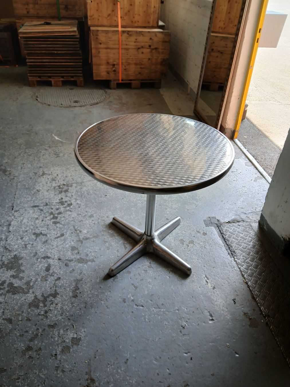 Tavoli: BISTROTISCH ALUMINIUM DURCHMESSER 80CM HÖHE 75CM – Usato da Eggenwil venduto da wydl 7
