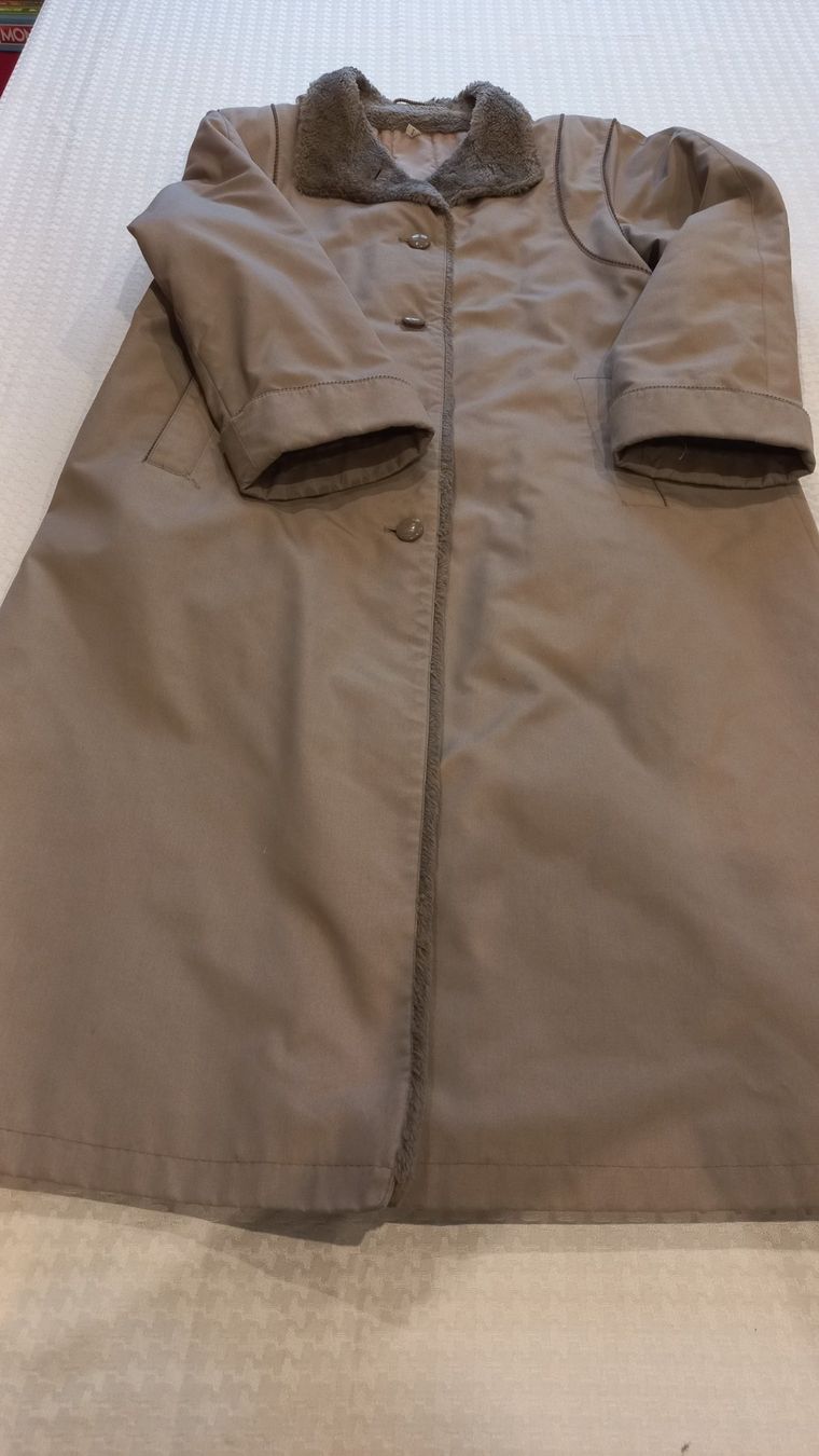 Cappotti: Manteau d'hiver chaud taille 42 C&A – Usato da Dompierre FR venduto da fat_xth5 3