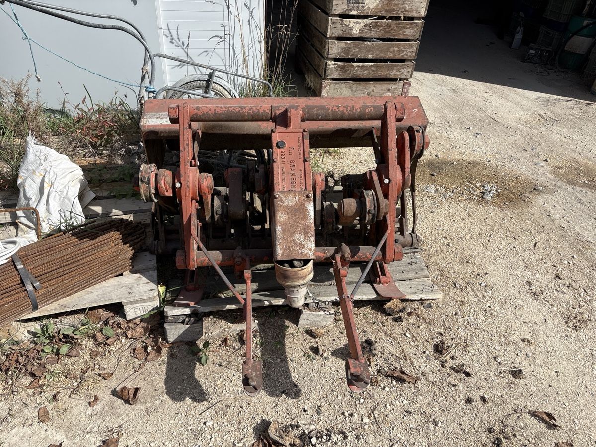 Alle Maschinen: Spatenmaschine – Gebraucht aus Wolfwil von Serej92