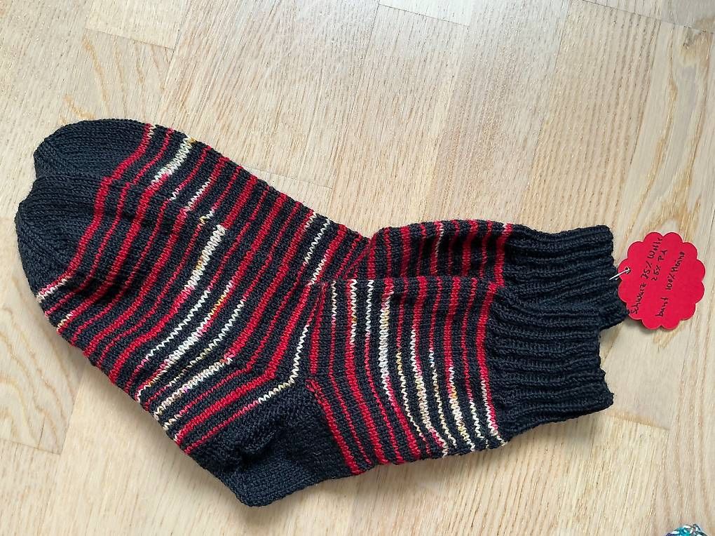 Chaussettes: Socken handgestrickt Gr.44/45  – Neuf avec emballage d'origine à Liestal par Strigg-Grossmami 3