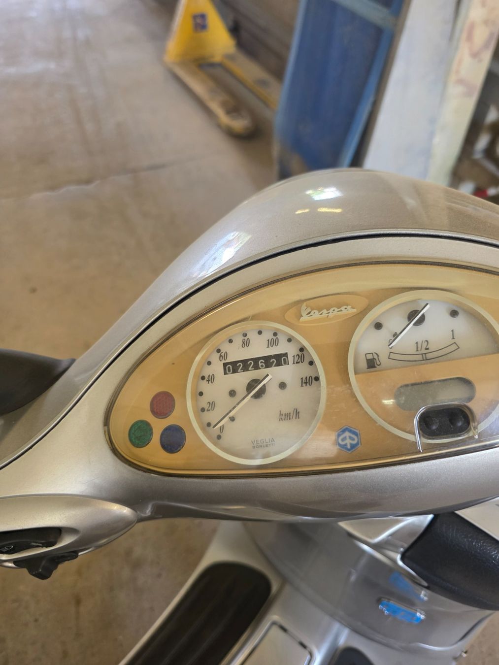 Vespa Scooter: Vespa Roller Silber Occasion mit Kratzern – Usato da Dietlikon venduto da rafcie 6