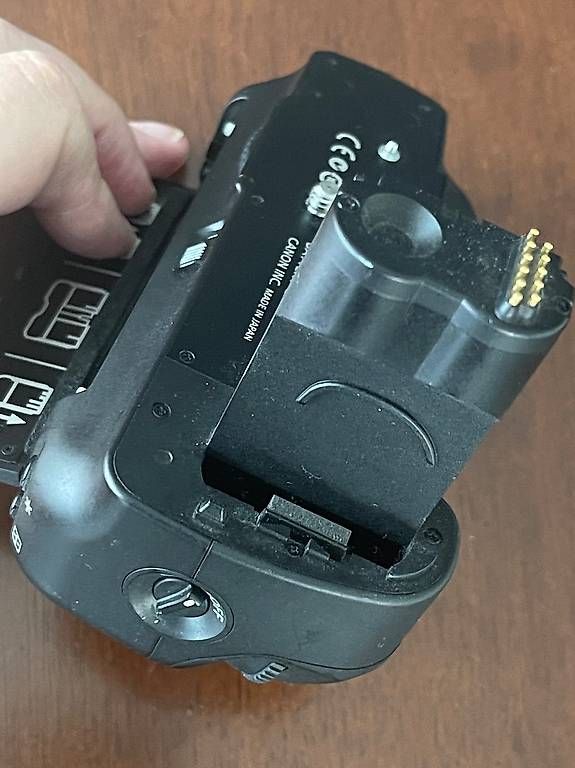 Canon Fotocamera: Batteriegriff BG-E4 für die Canon EOS 5D – Usato da Luzern venduto da svenindessau 1