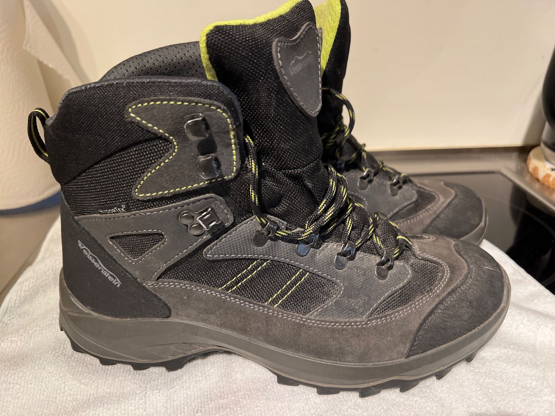 Scarpe da uomo: Wanderschuhe Gr 44 – Usato da Basel venduto da Winniepuuh