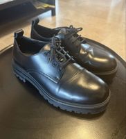 Schwarze Zara Lederschuhe, neuwertig, Grösse 42