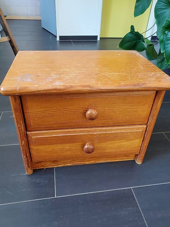 Tables de nuit: Nachttisch – D'occasion à Erlinsbach SO par roman728 1