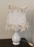 Nachttischlampe Shabby Chic Spitzen Stoff