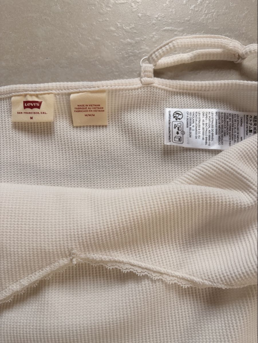 Levi's Tops: Neu Top LEVIS – Neuf avec emballage d'origine à Uttwil par ula_ls5l 3