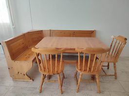 Eckbank, Auszugstisch und Stühle