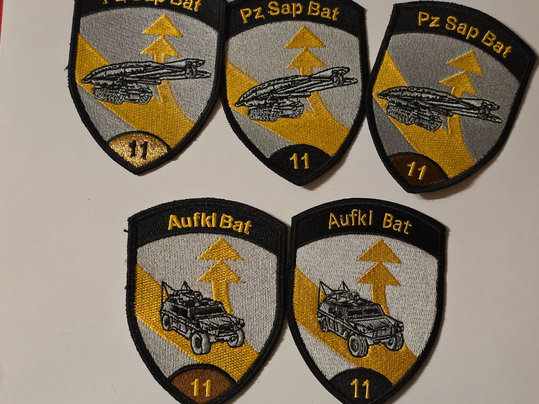Schweizer Armee Placchette & Badge: Panzer Abzeichen 5x Badges divers neu Tenue A – Nuovo (secondo la descrizione) da Nyon venduto da freetoys08