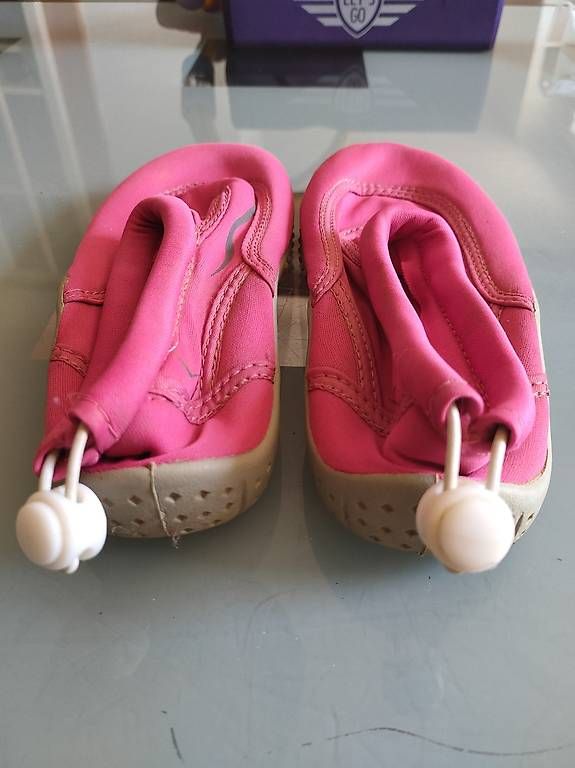 Scarpe per ragazze: Chaussons enfants pour la plage – Usato da Bière venduto da bla_b9zg