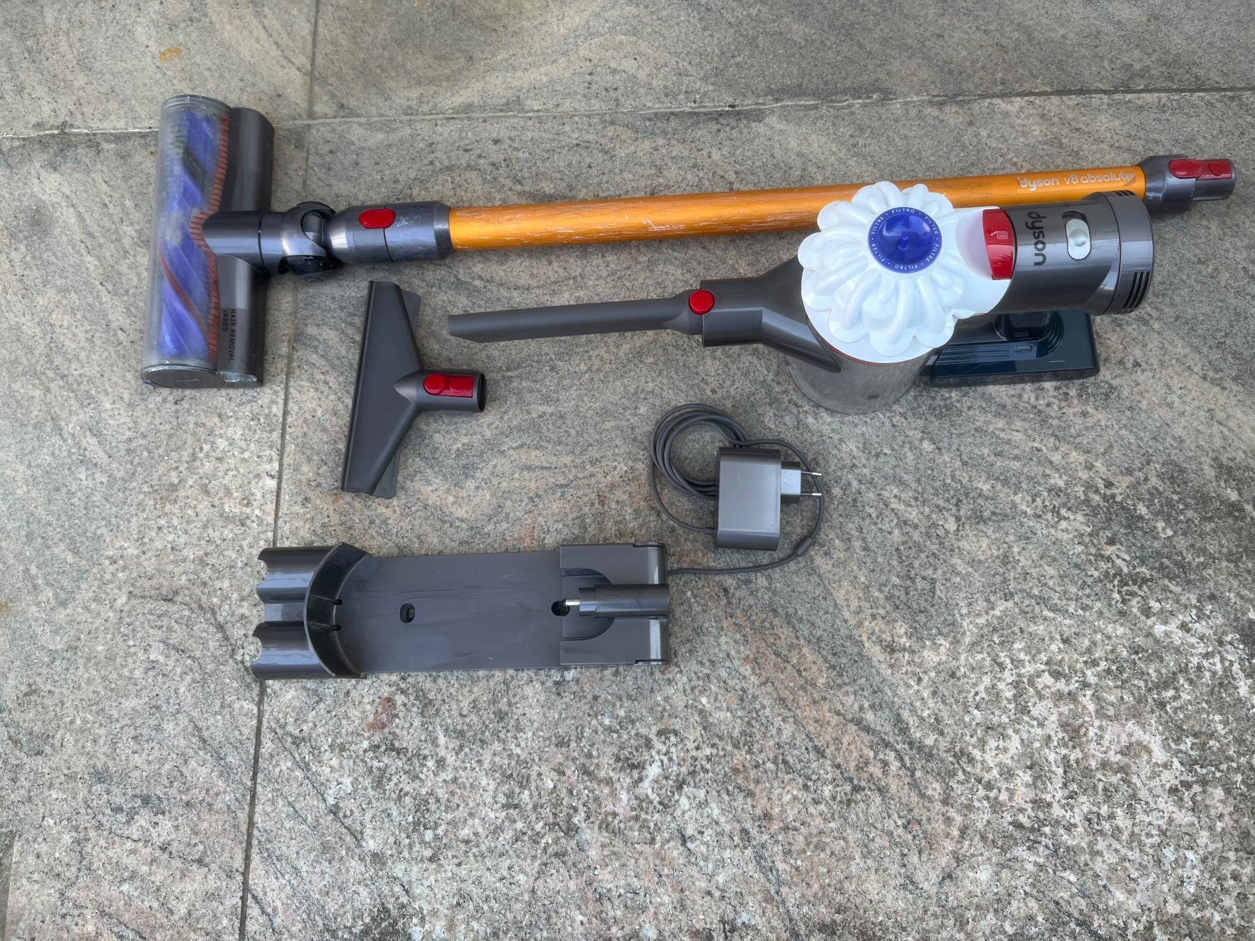 Dyson Staubsauger & Zubehör: Dyson V8 Staubsauger – Gebraucht aus Magden von Hornet2 7