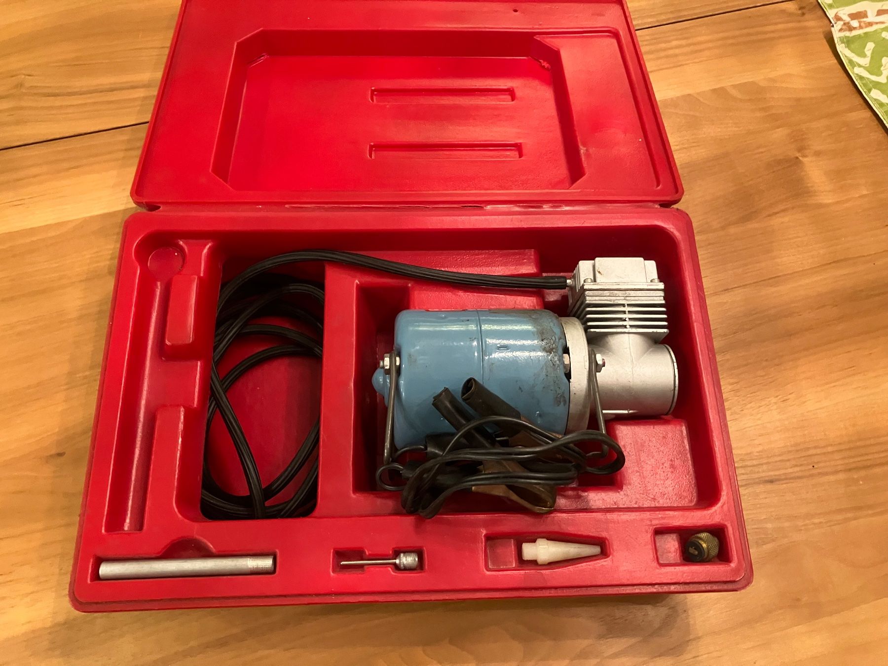 Compressori: Auto-Flator Kompressor 12V mit Koffer gebraucht Zustand – Usato da Dintikon venduto da 51r_5mdz 6