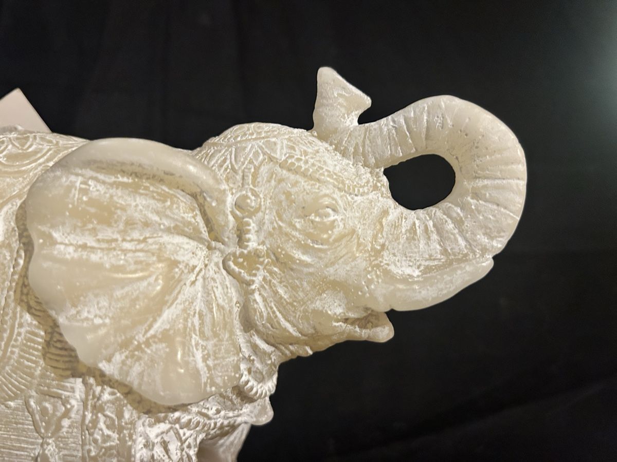 Candele: Elephant Candle - Brenndauer ca. 40 Std - Neu! – Nuovo (secondo la descrizione) da Zürich venduto da Mistral61 5