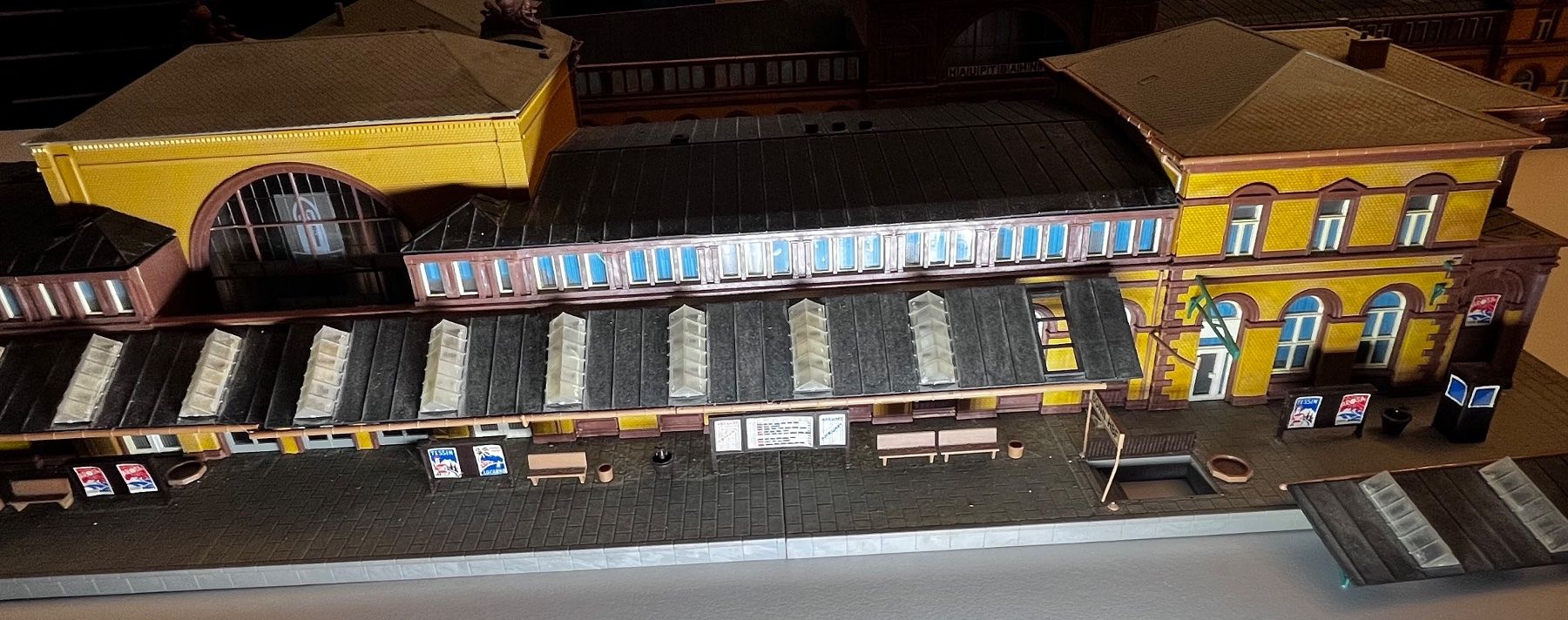 Modellini di ferrovie: 2 x Hauptbahnhof – Usato da Pfeffingen venduto da EdwinD01 1