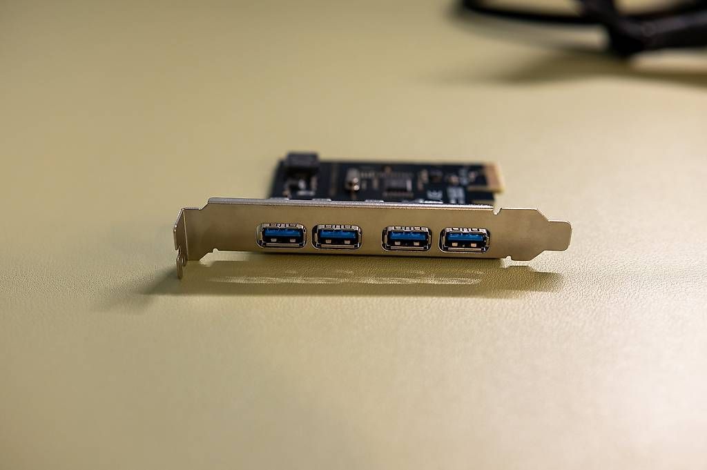 Unità & Adattatore: Carte d'extension PCI-E 1x vers 4 USB 3.0 – Usato da Ferreyres venduto da Geek_Inside 2