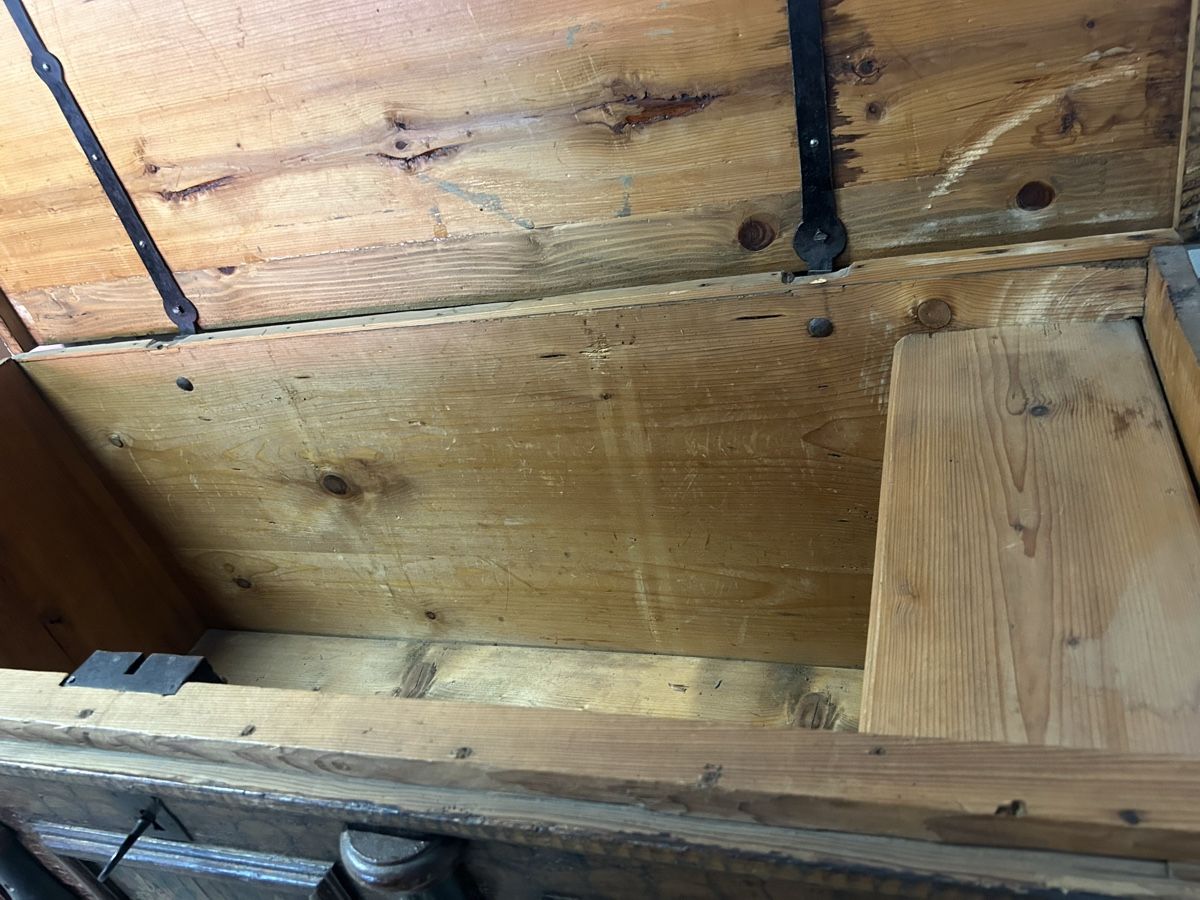 Cassapanche: Antike Truhe,  155x67cm., Höhe 95cm. – Usato da Bern venduto da wal_qv9w 4