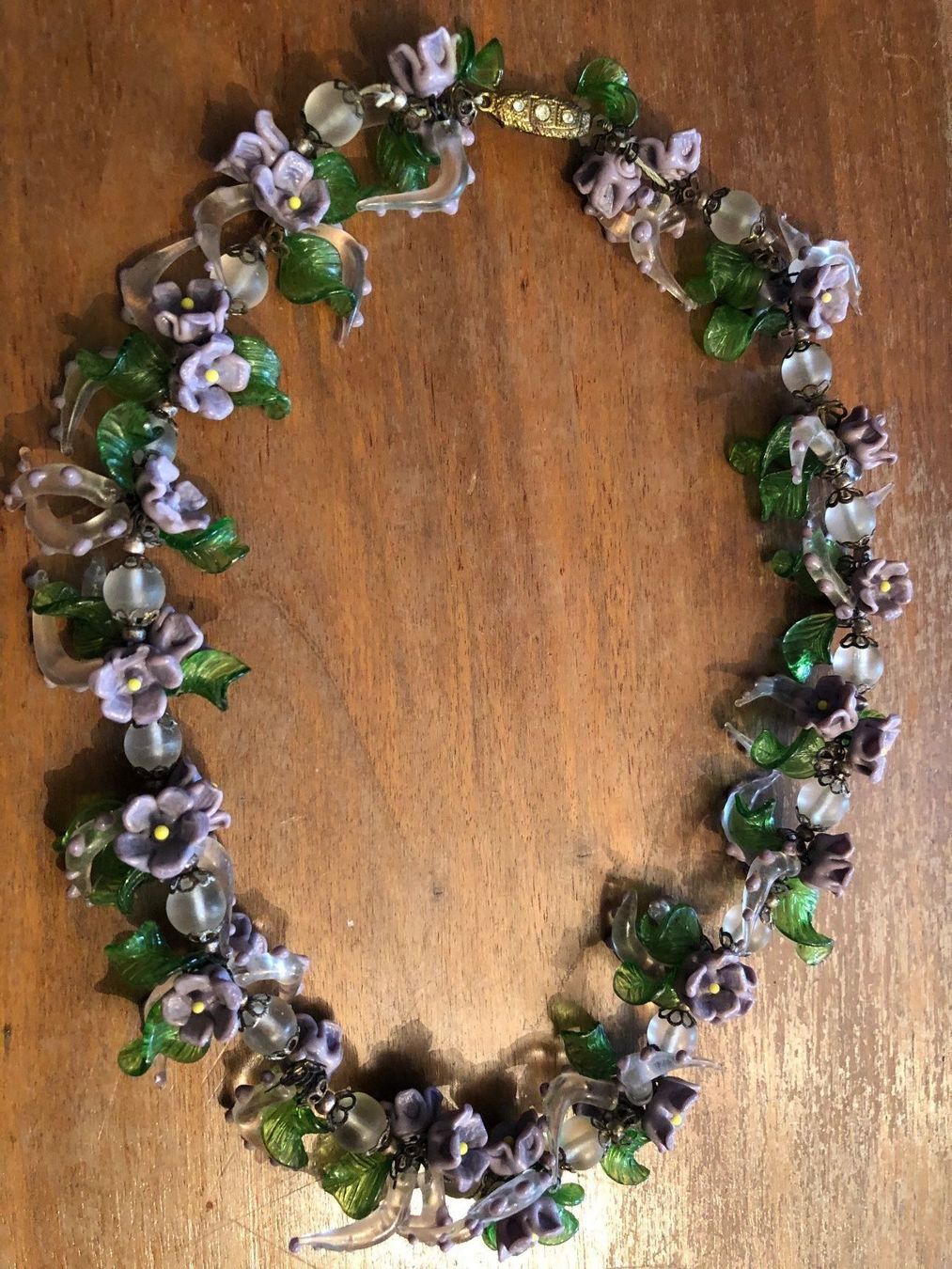 Ketten: GABLONZERGLASBLÜTEN COLLIER.Violettfarbe – Neu (gemäss Beschreibung) aus Wald ZH von mlnt