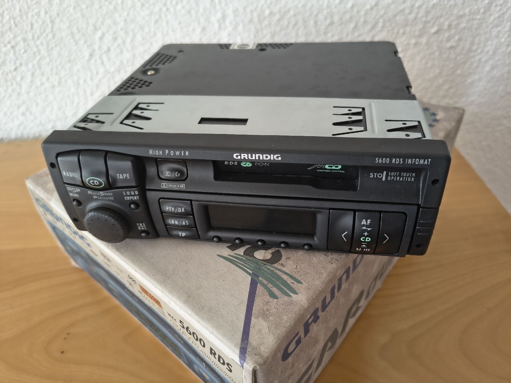 Grundig Radio: GRUNDIG Autoradio und CD-Wechsler – Usato da Oberglatt ZH venduto da ang_7znb 1