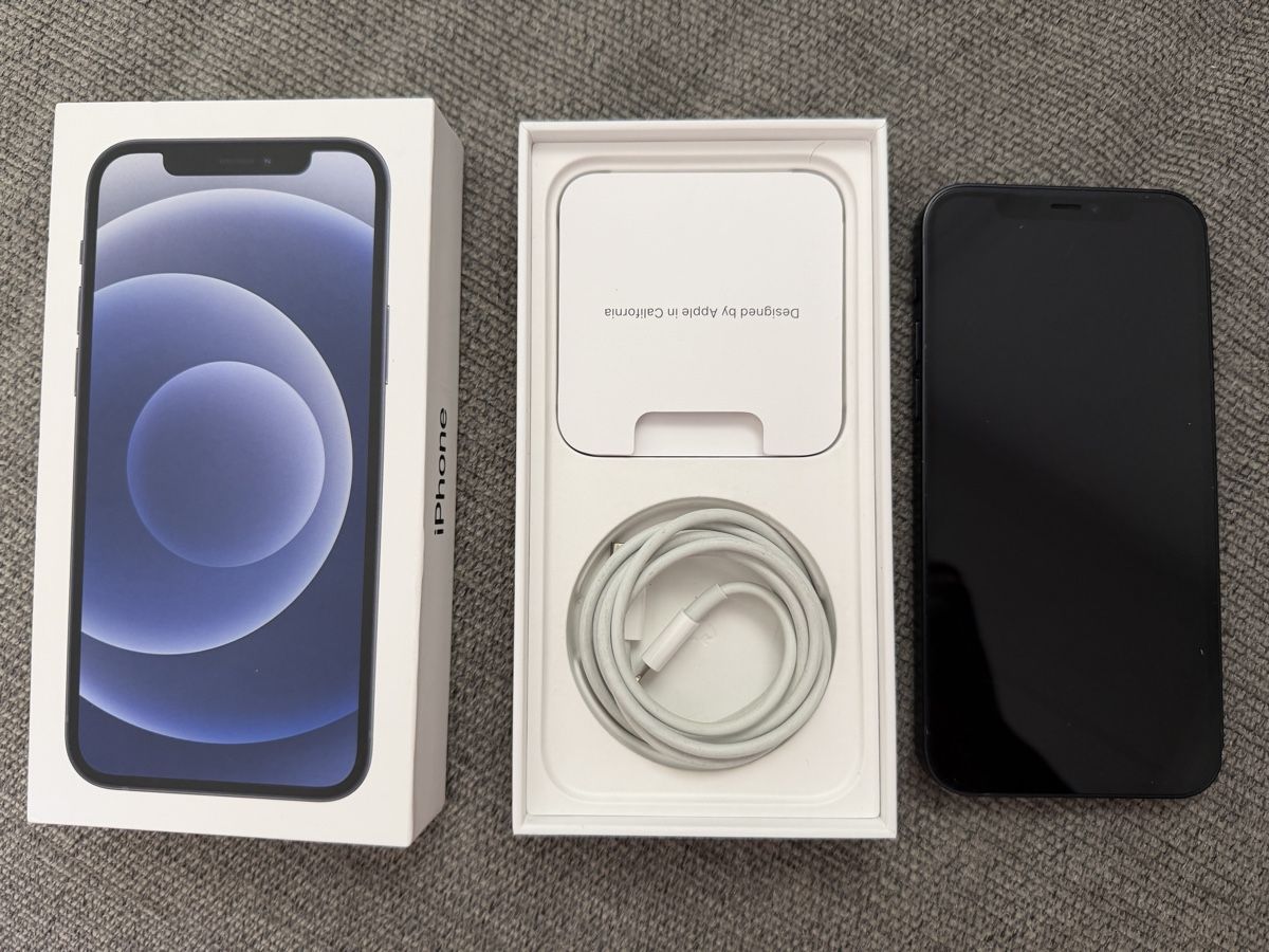 Apple Telefoni cellulari / Smartphones: iPhone 12 Schwarz 128GB neuwertig – Usato da Zug venduto da Kenny