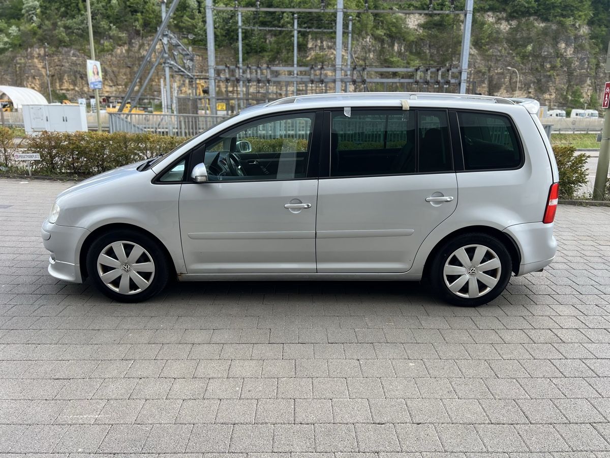 VW Automobili: VW Touran 2.0 TDI  – Usato da Liestal venduto da EL_RA94 5