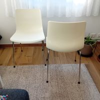 2 chaises blanches