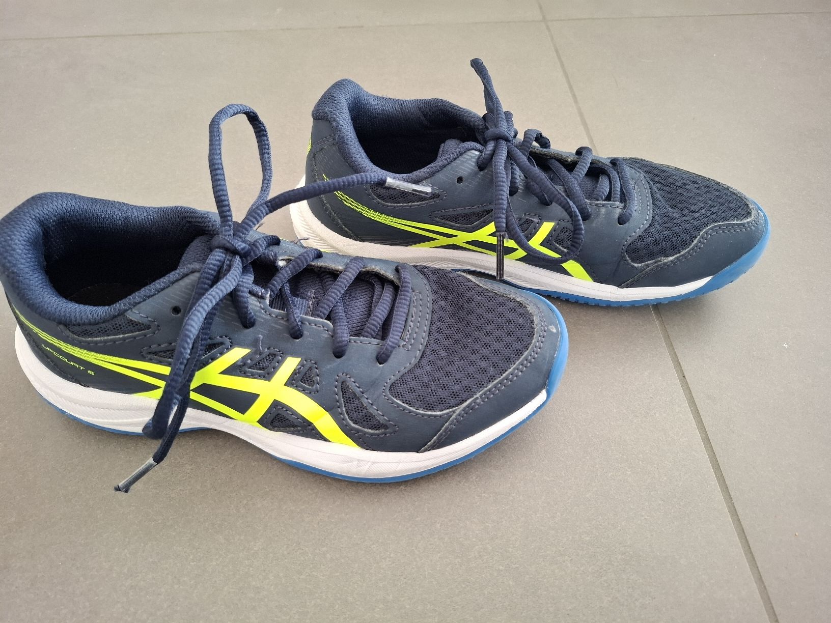 Asics Schuhe für Jungen: Asics Hallenturnschuhe Kinder – Gebraucht aus Hunzenschwil von sputnik26 1