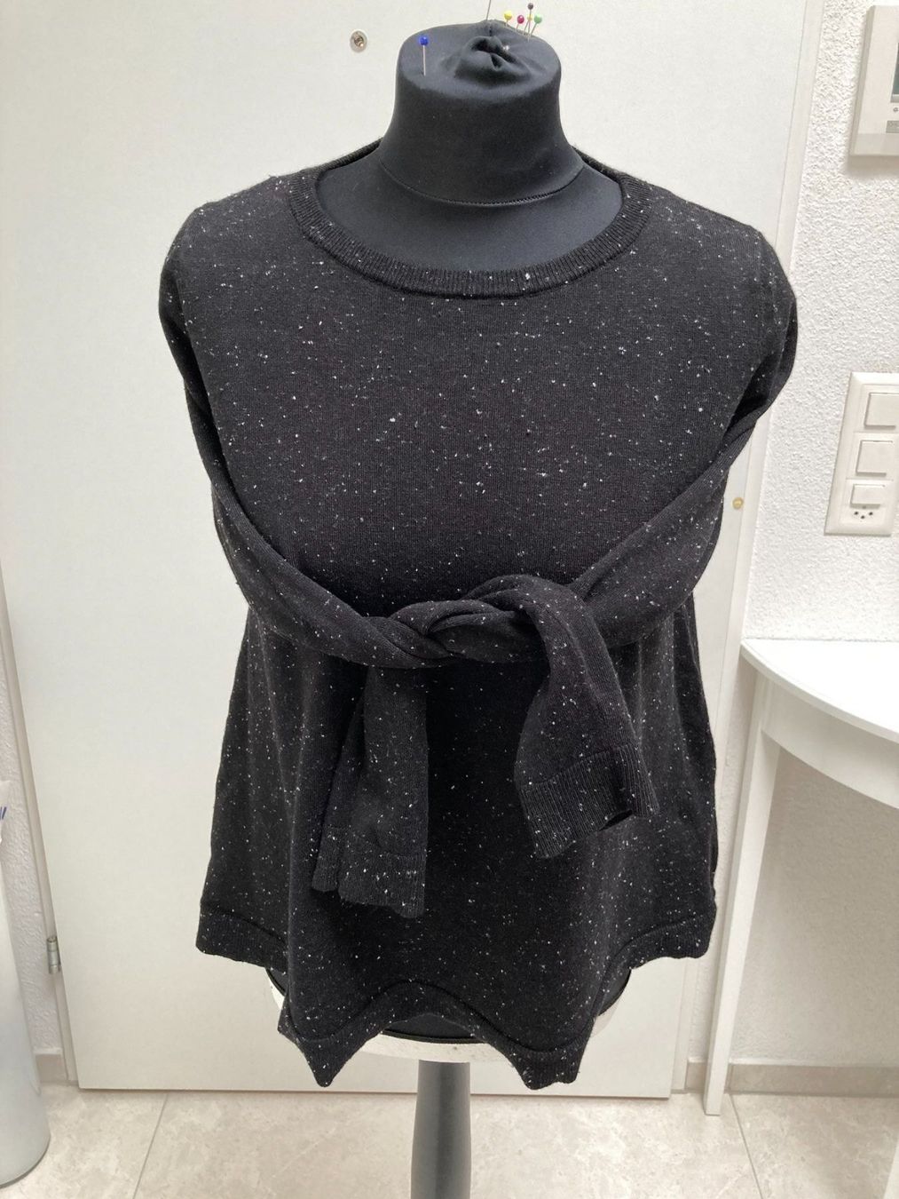 Maglioni & Felpe: Pullover schwarz gesprenkelt Gr.38 – Nuovo (secondo la descrizione) da Glattpark (Opfikon) venduto da Pangie 1