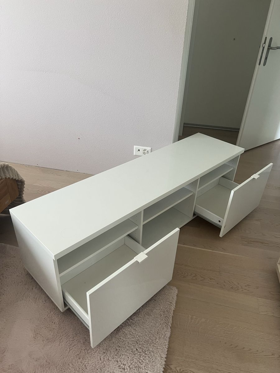 Scaffali: Ikea TV-Regal Gestell Möbel – Usato da Steffisburg venduto da lar_r2c8 2