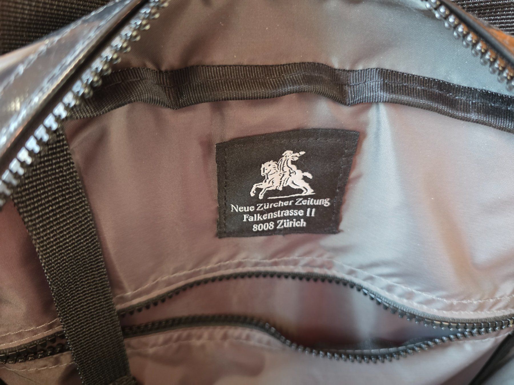 Borse: Tasche NZZ Umhängetasche Laptop Tasche Rucksack – Usato da Walterswil BE venduto da Lonitti 6