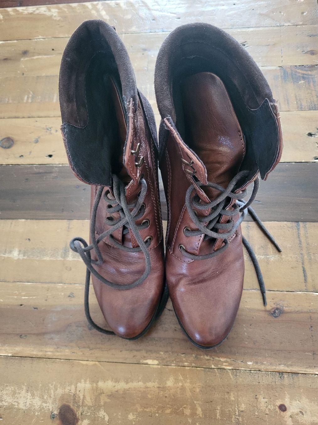 Scarpe da donna: Bottines à lacets en cuir marron - T. 40 – Usato da Ursy venduto da Tchoupitchou 2