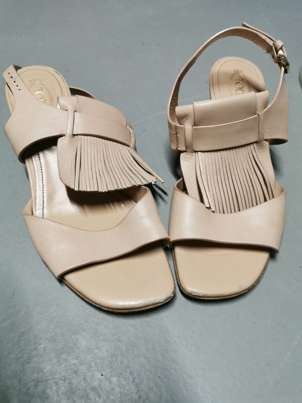 Tod'S Scarpe da donna: Sandalen Tod's Grösse 36.5  – Usato da Mühlethurnen venduto da GaspAnita