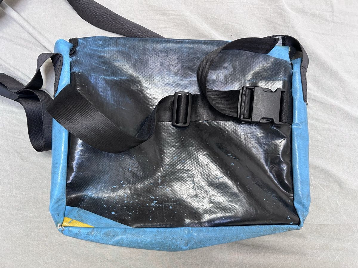 Freitag Borse: Sac Freitag bleu – Usato da Fribourg venduto da wyd_8jtz 1