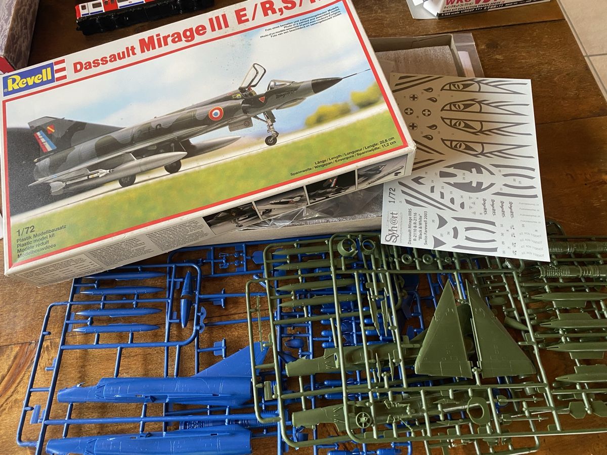 Revell Modellbausätze & Standmodelle: Mirage III RS Black & White 1/72 – Neu (gemäss Beschreibung) aus Buochs von snowman07