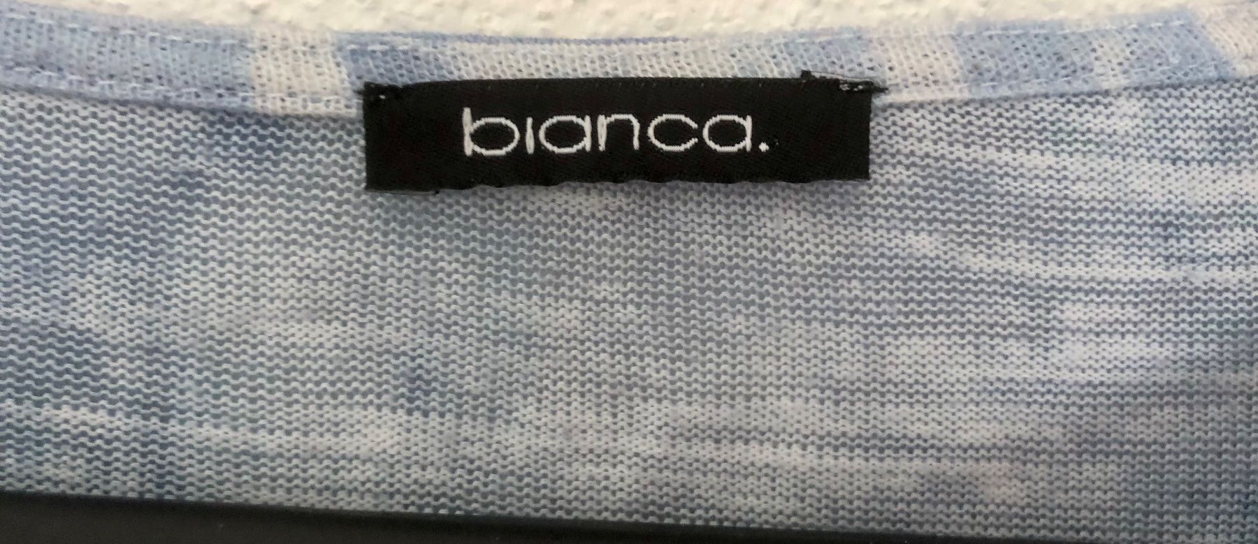 T-shirt: Bianca Langarm Shirt – Usato da Wattwil venduto da Zeemeermin 4