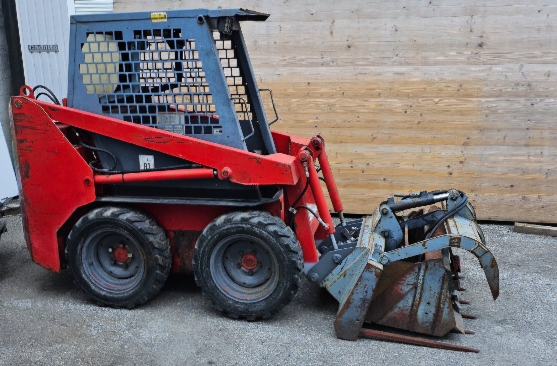 Chargeur de ferme: Kompaktlader Thomas – D'occasion à Grüsch par mbtrac1000 1