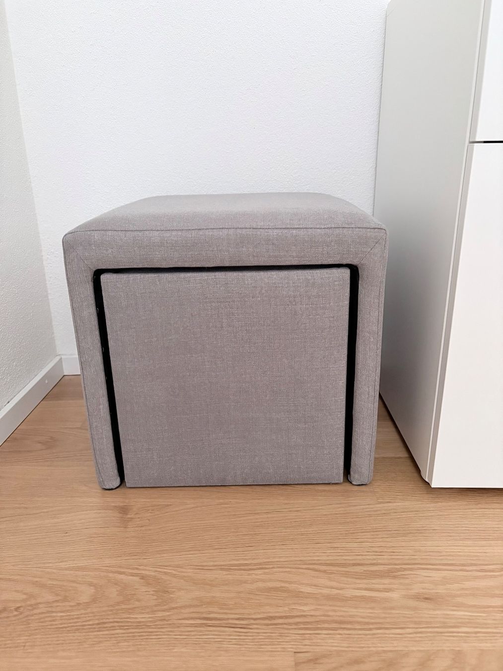Conforama Sgabelli: Hocker grau mit Aufbewahrung – Nuovo (secondo la descrizione) da Kloten venduto da Flower_007
