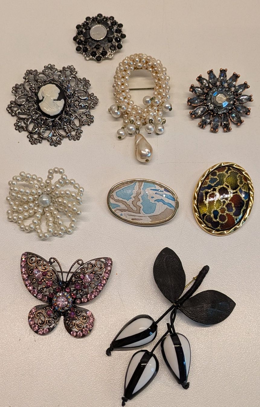 Spille & Fermagli: 29 Broschen , Modeschmuck – Usato da Ligornetto venduto da Ligornetto 4
