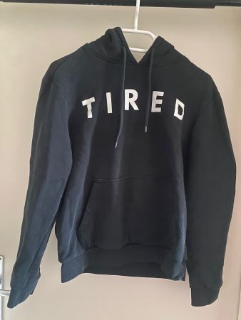 Schwarzer Your Turn Hoodie "Tired" - Perfekt für Herbst!