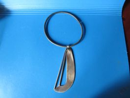 Collier moderne parfait pour l'été!