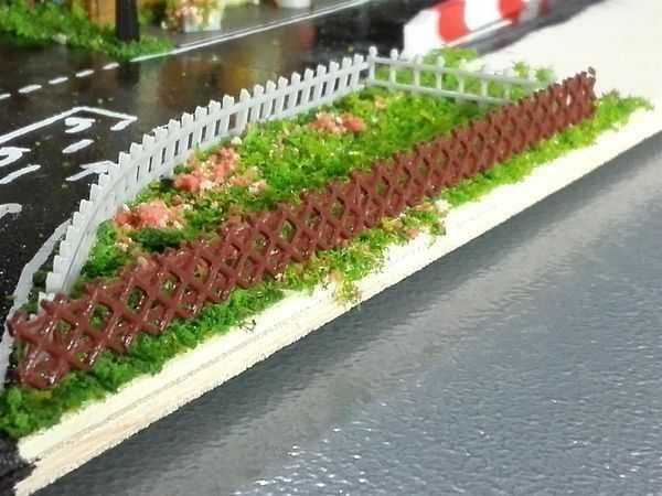 Modellini di ferrovie: Jägerzaun dunkelbraun 600mm – Nuovo e nell'imballaggio originale da Luzern venduto da Salefactory