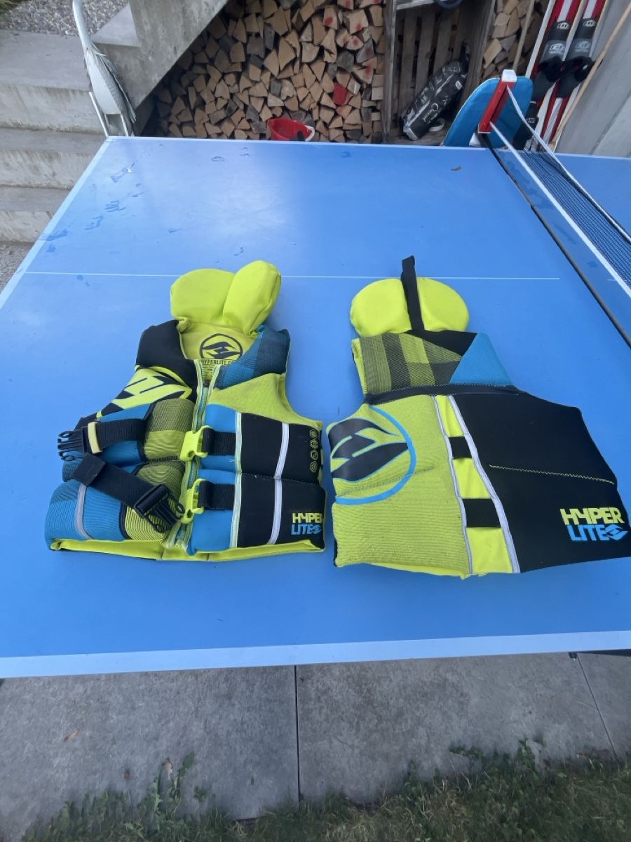 Giubbotti di salvataggio: Hyperlite Schwimmwesten – Usato da Einigen venduto da Bern73