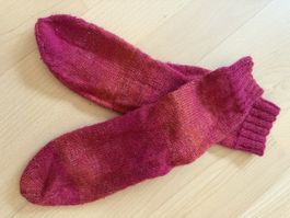 Handgestrickte Socken, Gr. 38/39, rot/orange, Glitzer