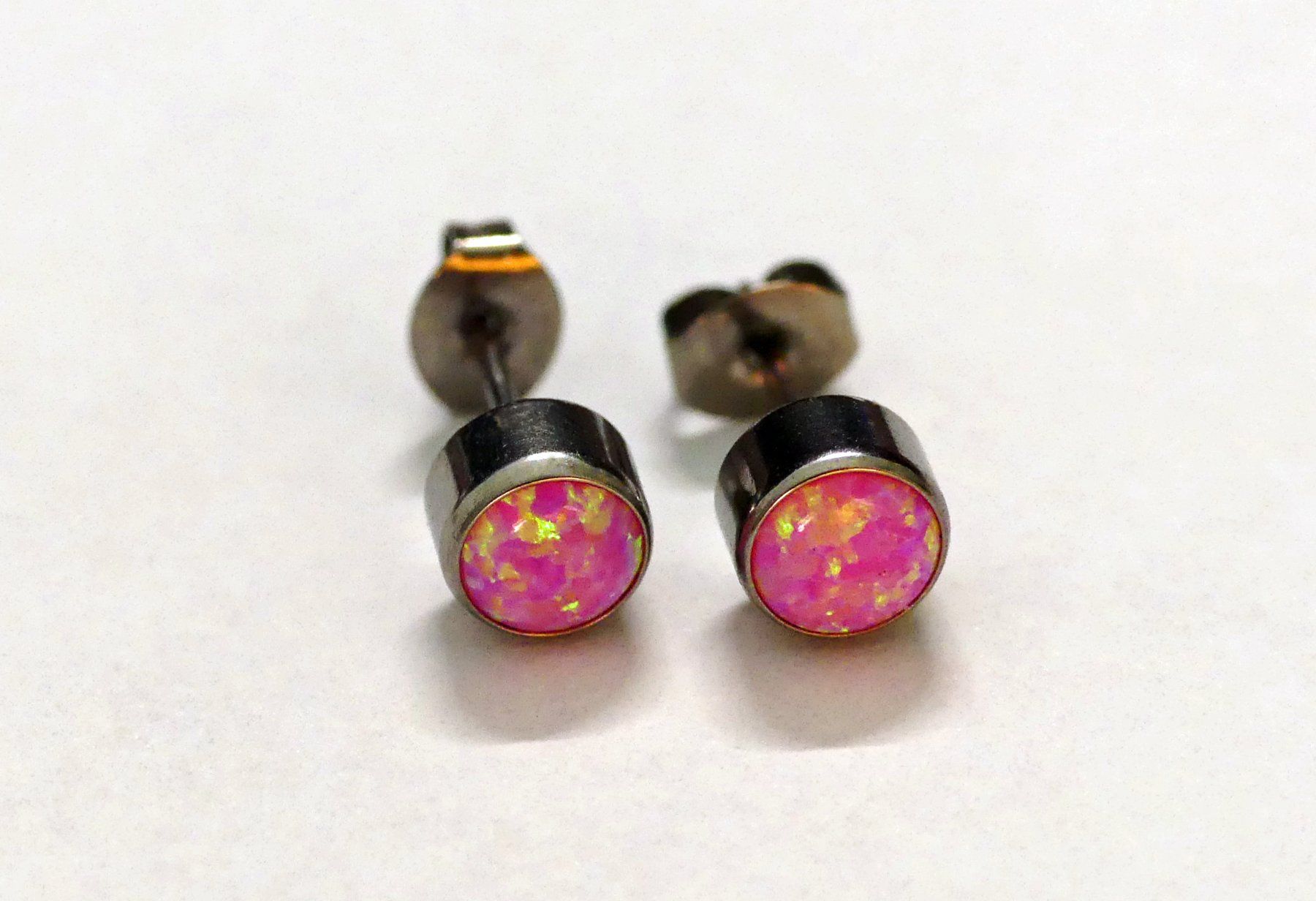 Orecchini pendenti & Orecchini a lobo: Ohrstecker aus Titanium mit Opal – Nuovo e nell'imballaggio originale da Matten b. Interlaken venduto da kero71 5