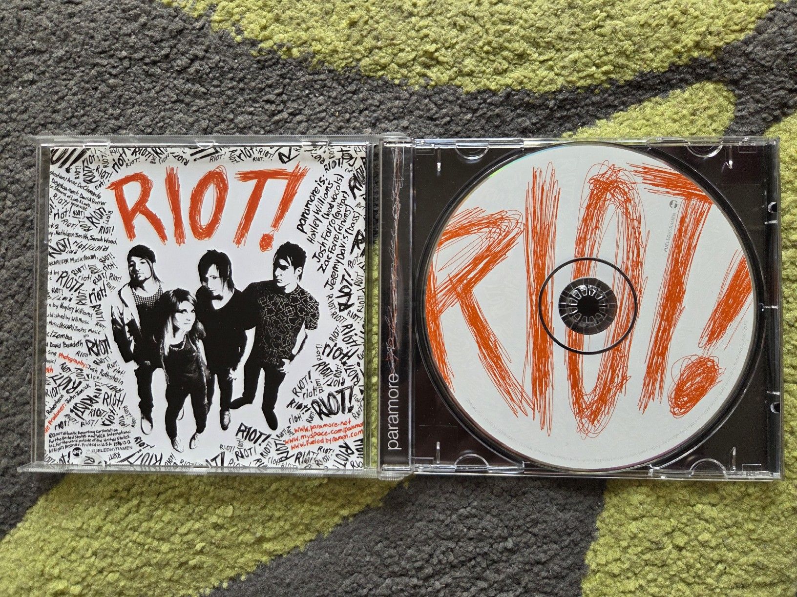 Riot! von Paramore (Album CD), 2007 (Gebraucht) in Lyss für CHF 5 – mit ...