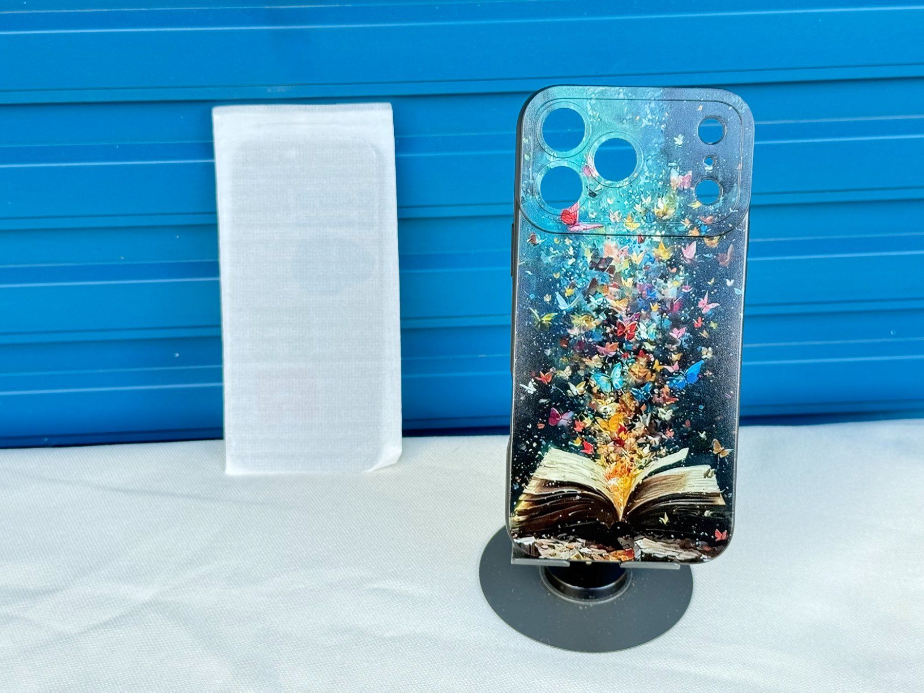 Apple Covers & Schutzfolien: Coque iPhone 17 Pro Max Papillons Livre Magique Pro Camera – Neu und originalverpackt aus Thônex von Suisse.Shopping 2