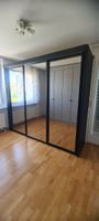 Schwebetürenschrank Spiegel schwarz günstig abzugeben