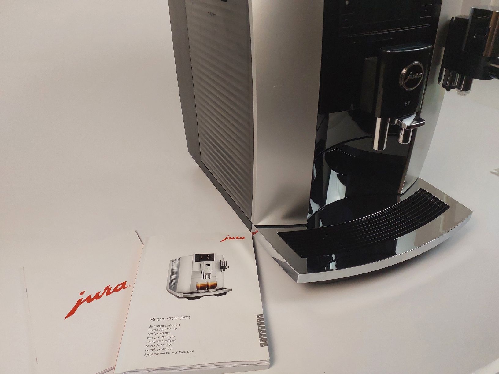 Jura Kaffeemaschinen & Espressomaschinen: Jura E8 Kaffeevollautomat – Neu (gemäss Beschreibung) aus Luzern von CaritasZentral 3