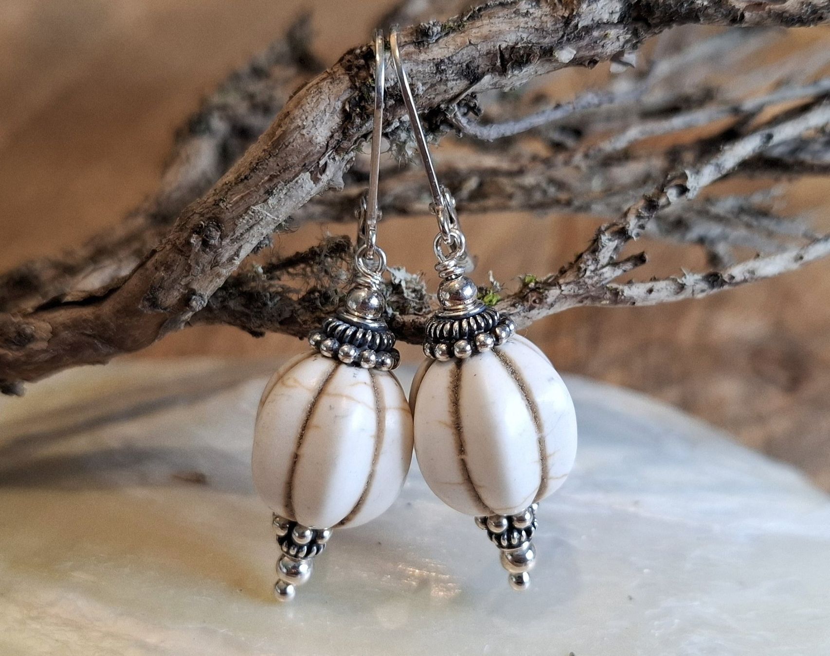 Pietre preziose: LEE - Howlithohrringe - Sterling -Silber - écru – Nuovo e nell'imballaggio originale da Mühlethal venduto da nicita-modeschmuck 2