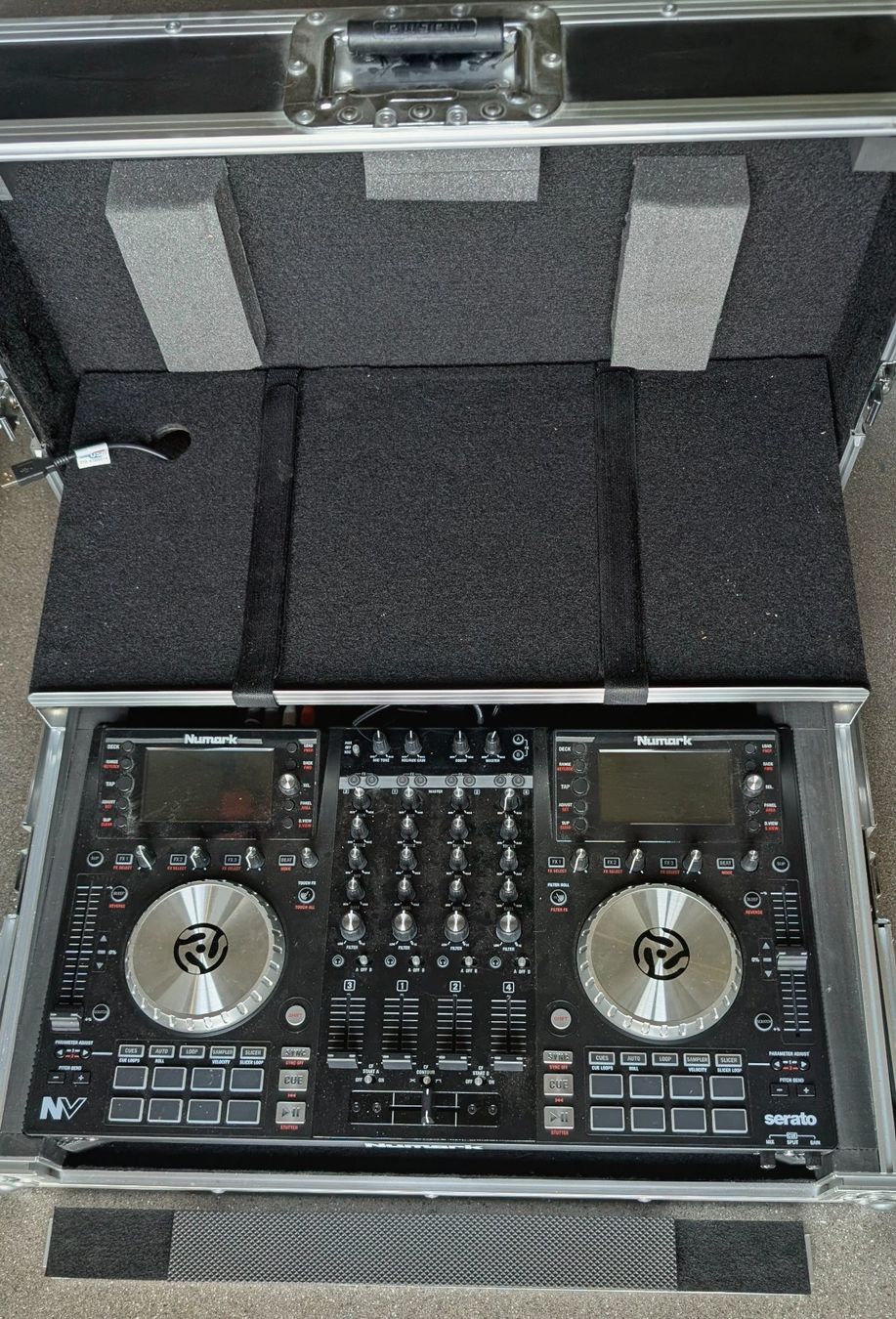 Numark Console di mixaggio: Numark NV DJ-Controller inklusive passendem Flightcase – Usato da Biglen venduto da jossbonas 1